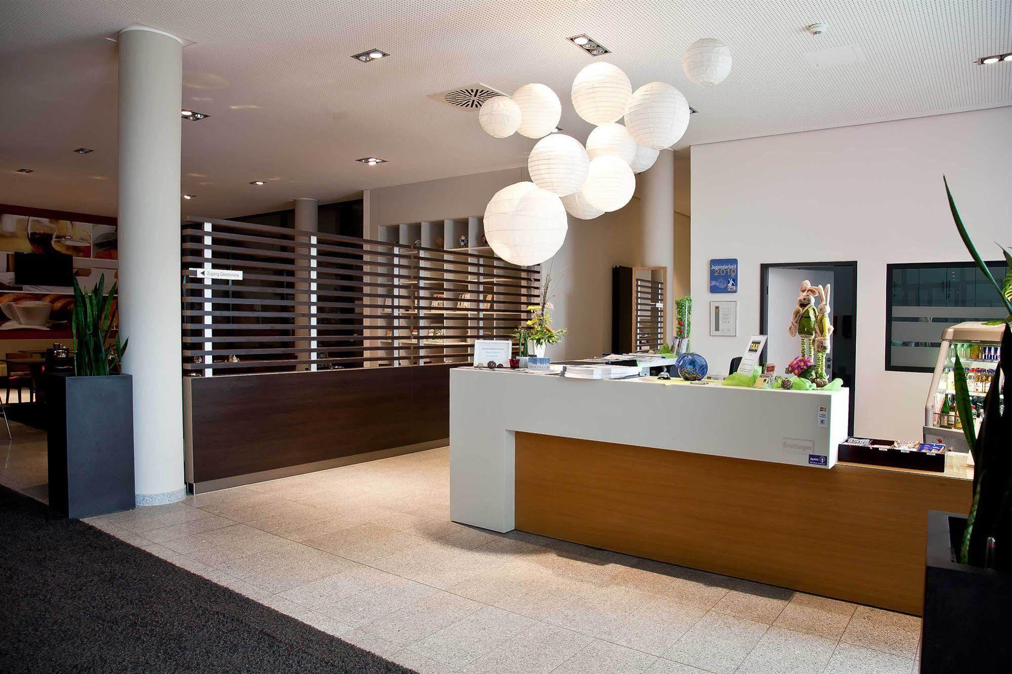 Business & Conference Sporthotel Grosswallstadt Exterior photo